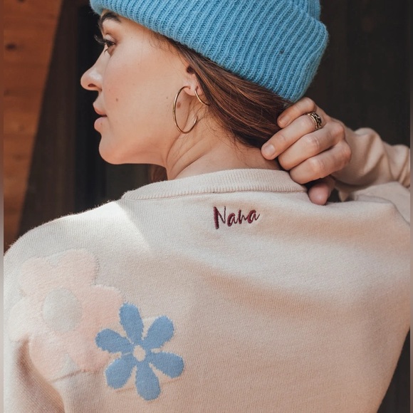 NaNa the Brand Flowers Crewneck Sweater NWT Size XS - Picture 3 of 13